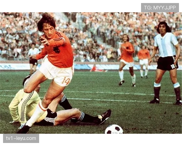 克鲁伊夫控球理念革新，助推现代足球技战术变革