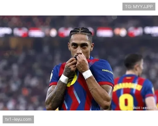 拉菲尼亚职业生涯回顾：遗憾与成就交织，诠释追梦路上的坚韧与执着