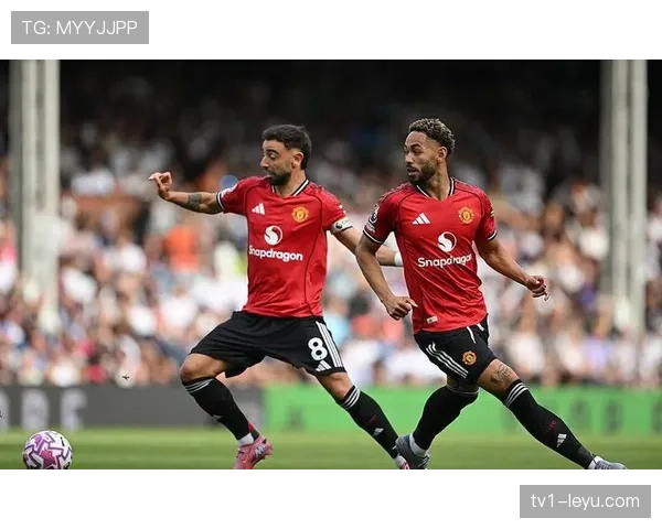 曼联新赛季开局崩盘,战绩低迷引球迷忧心,复苏之路任重道远 曼联新赛季开局崩盘,战绩低迷引球迷忧心,复苏之路任重道远