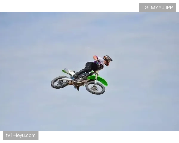 列日边路速度赛道再创佳绩,运动员极限挑战展激情与实力 列日边路速度赛道再创佳绩,运动员极限挑战展激情与实力