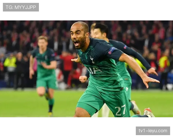 欧洲杯雨战传奇：风雨交加中，逆境英雄横空出世