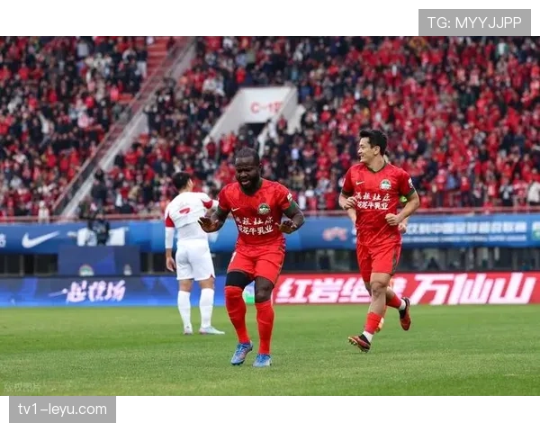 明星球员状态回暖，全力备战新赛季为新东家注入活力