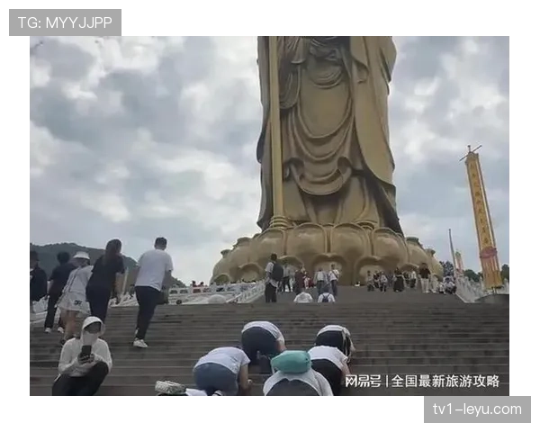 蒋林静地铁口拎着名牌袋，我眼睛差点从脸上掉下来